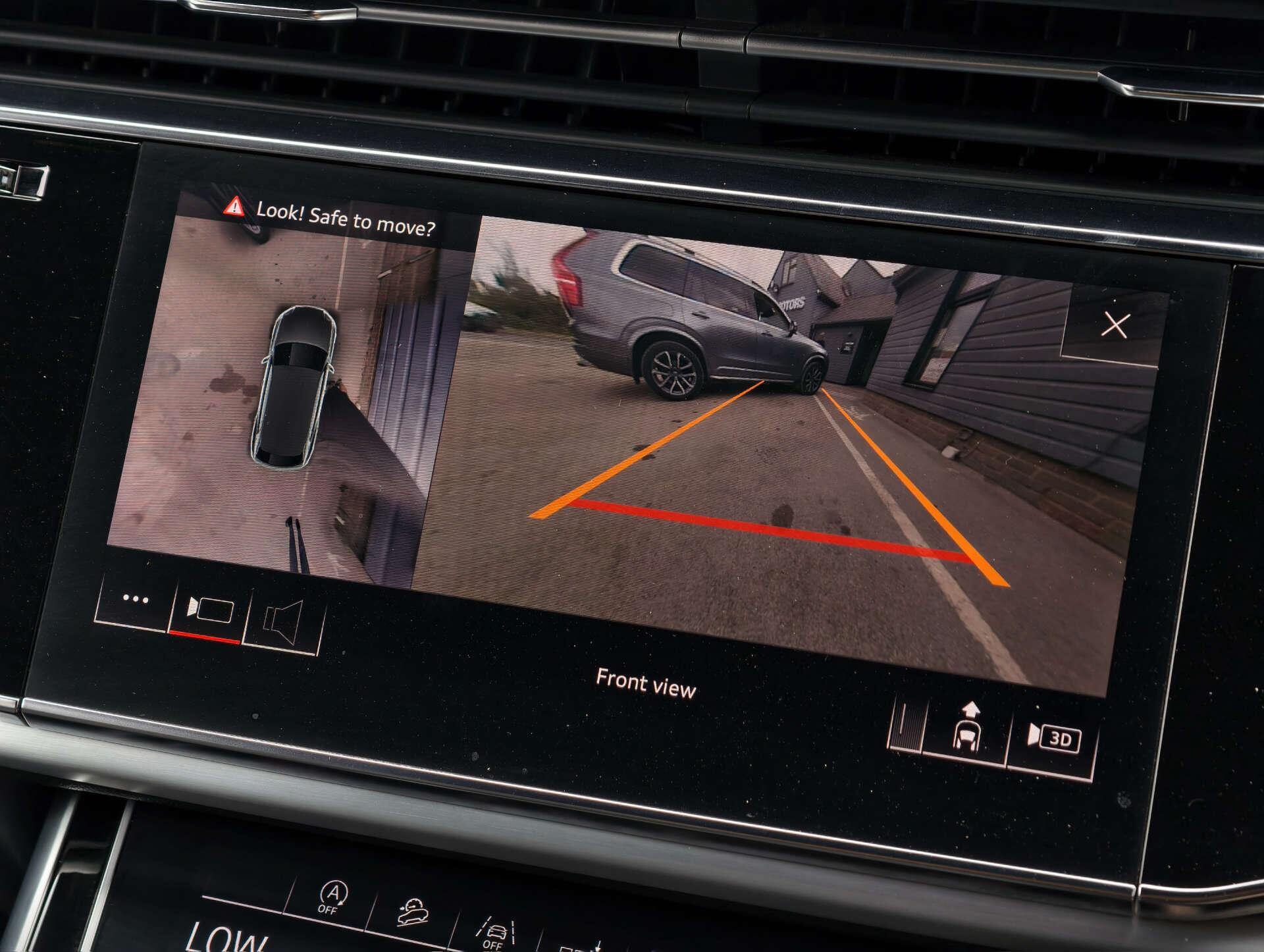 Audi Q8 view 56