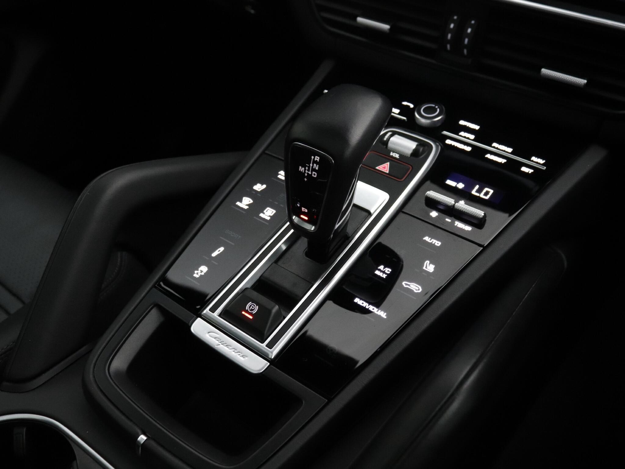 Porsche Cayenne view 12