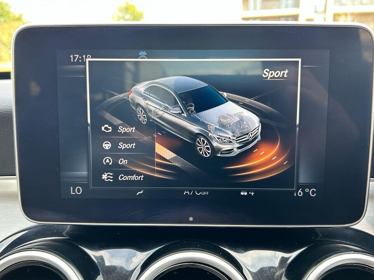 Mercedes-Benz C-Class view 36