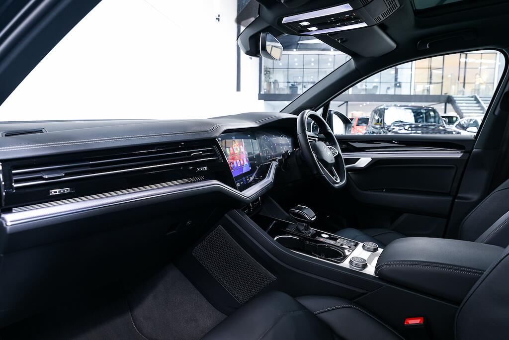 Volkswagen Touareg view 12