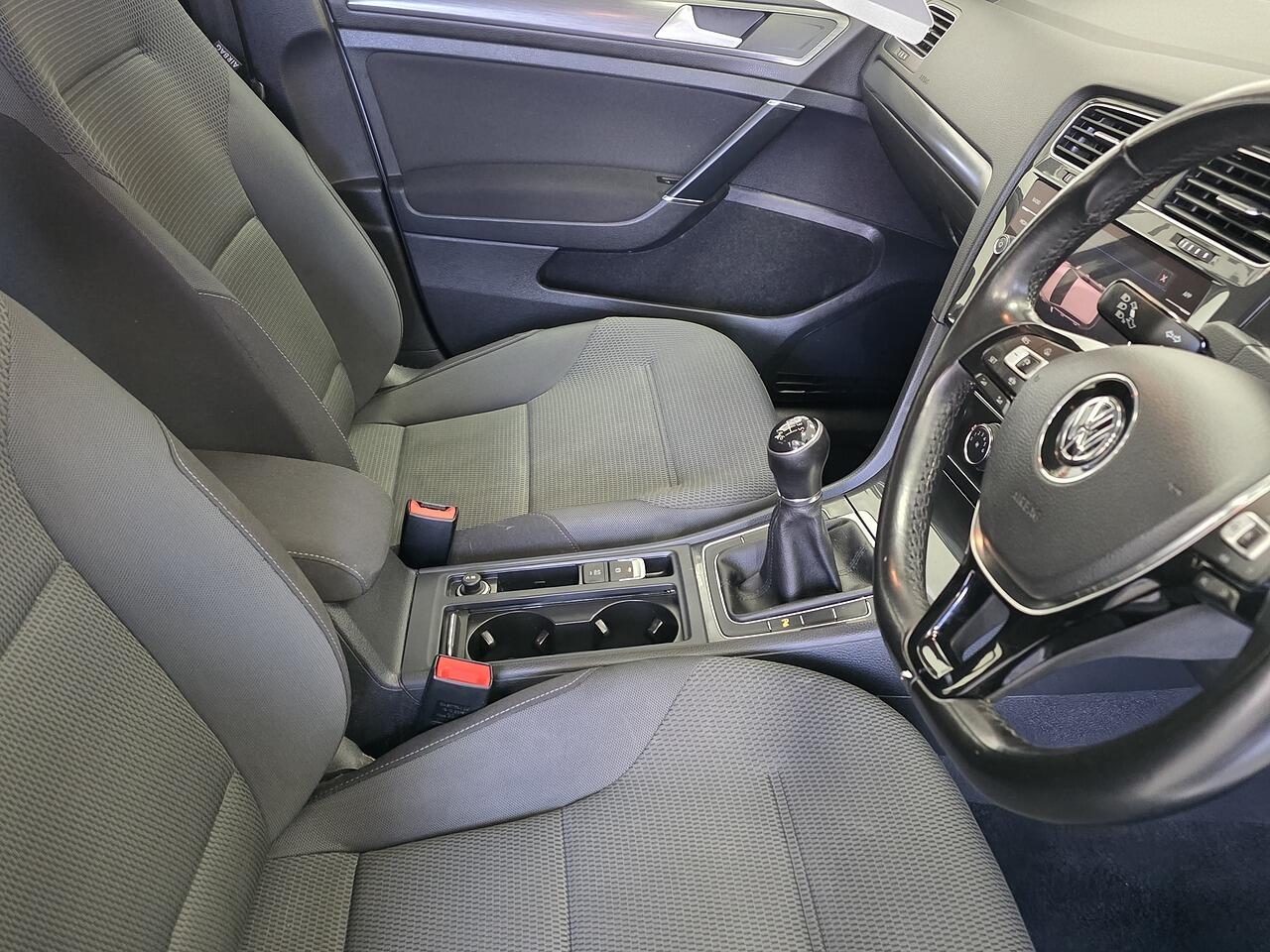 Volkswagen Golf view 8