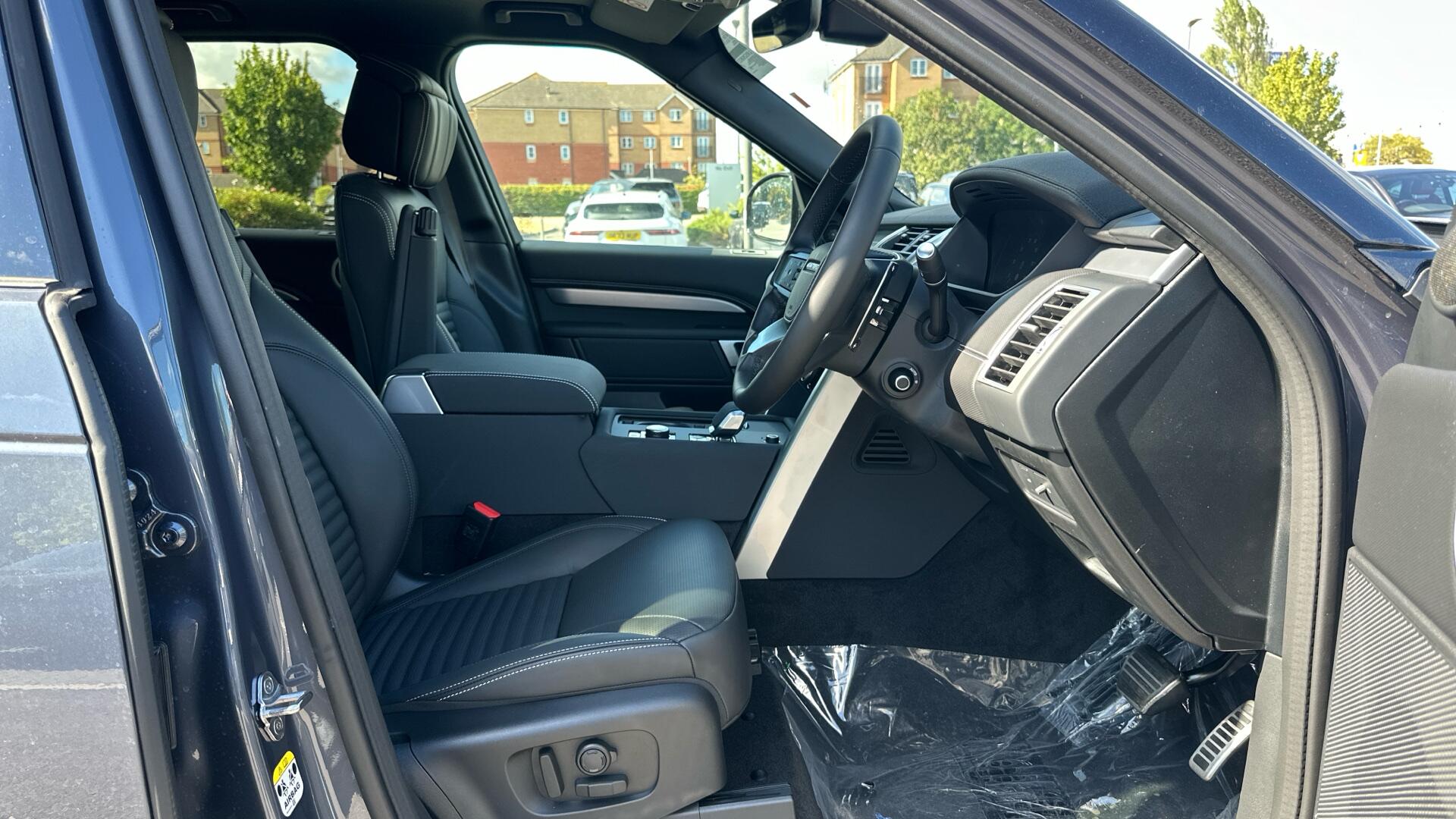 Land Rover Discovery view 37