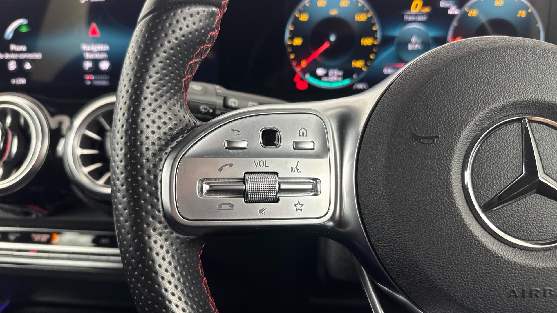 Mercedes-Benz Eqb 300 view 41