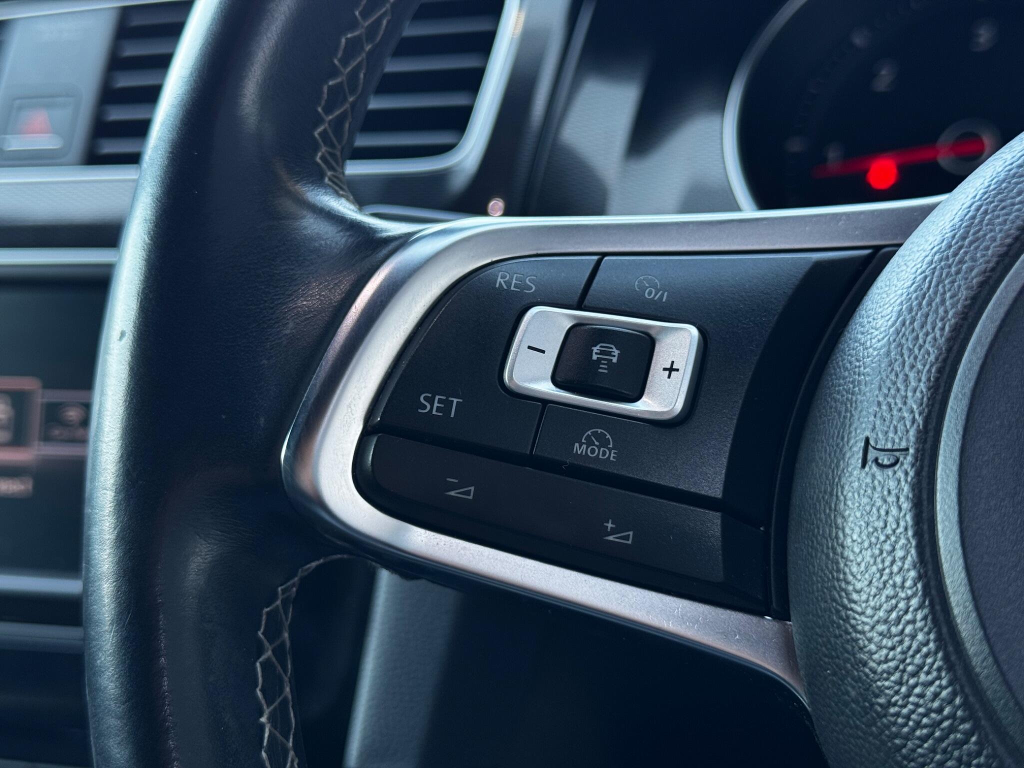 Volkswagen Golf view 30