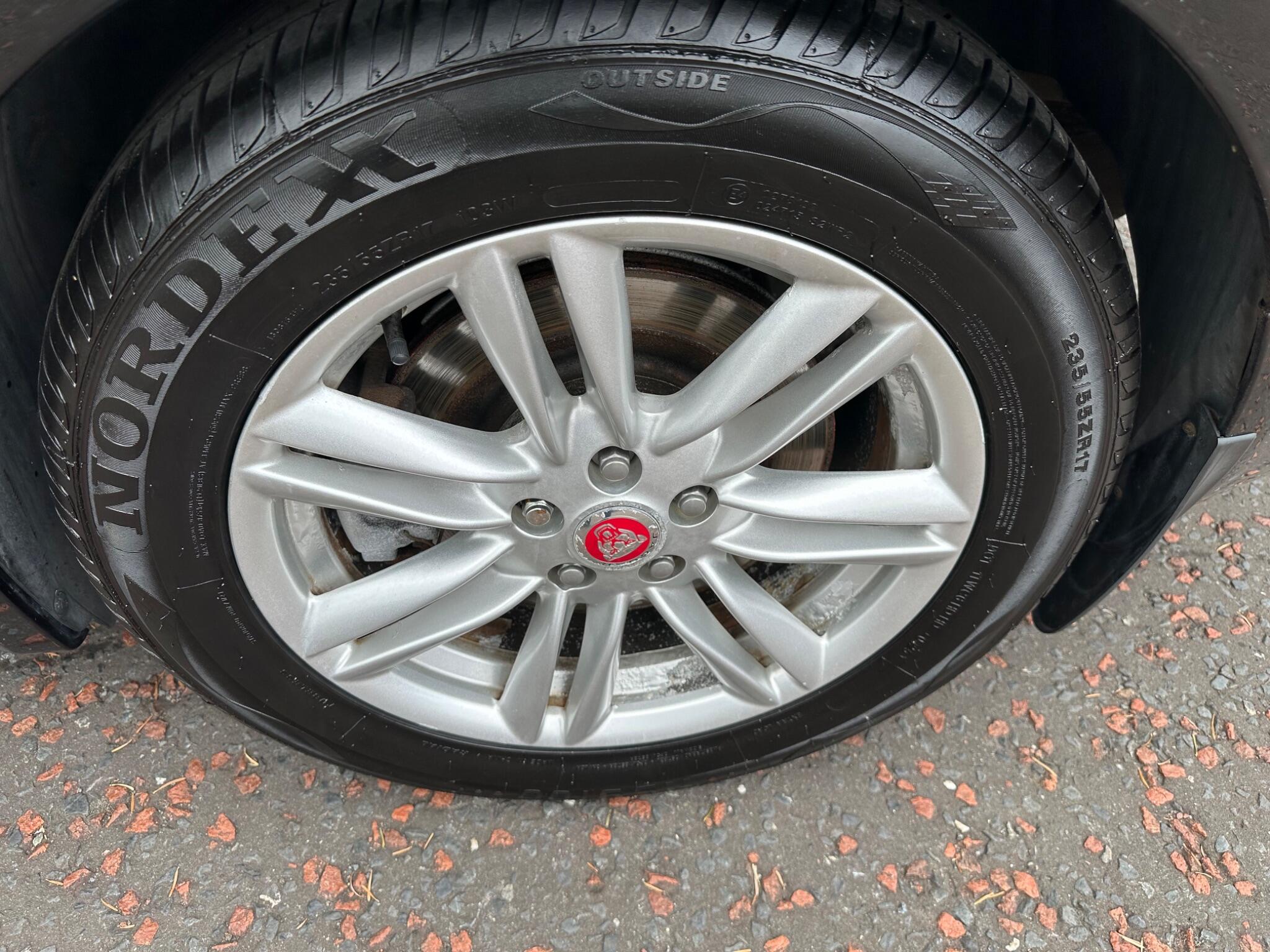 Jaguar XF view 11