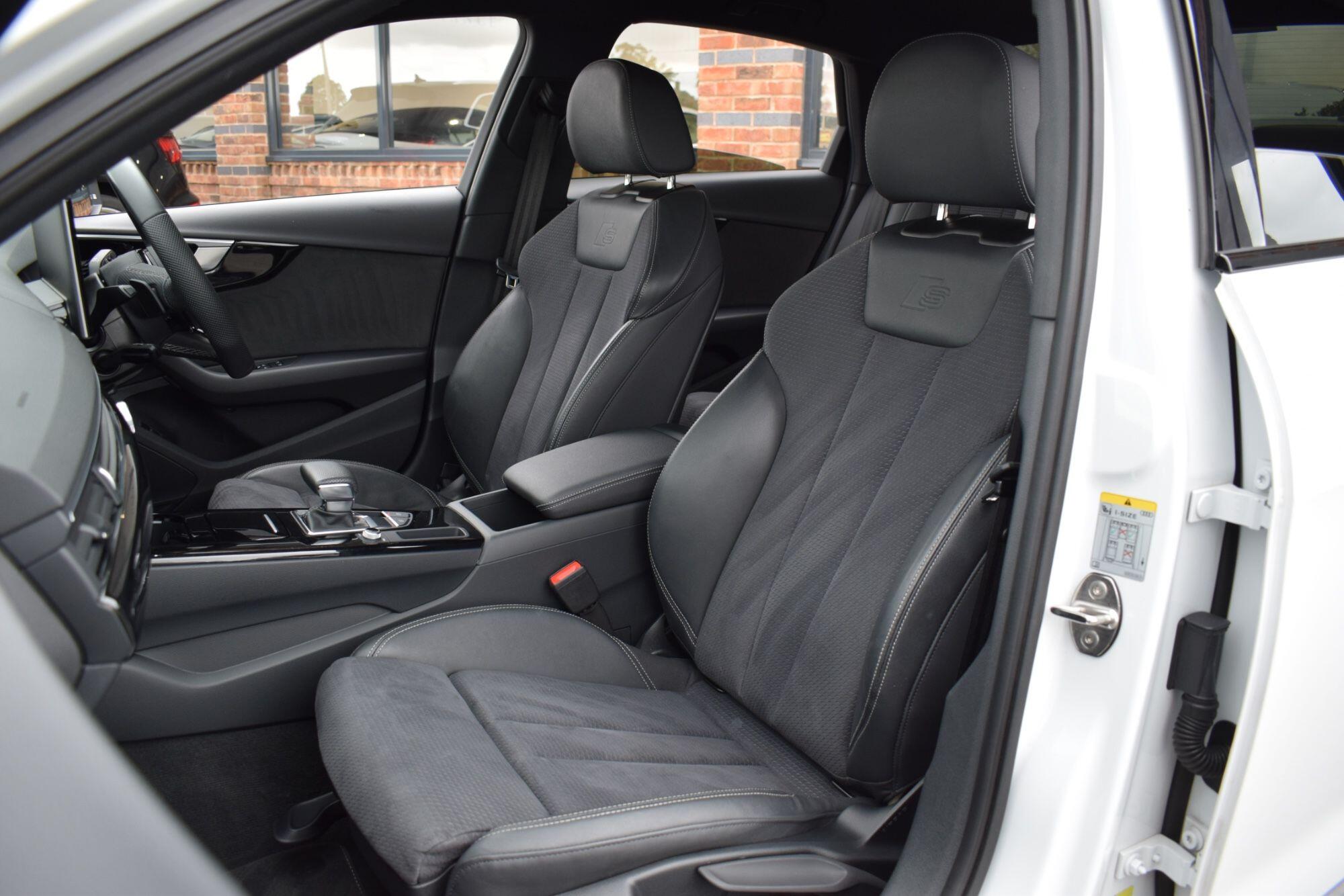 Audi A4 view 28