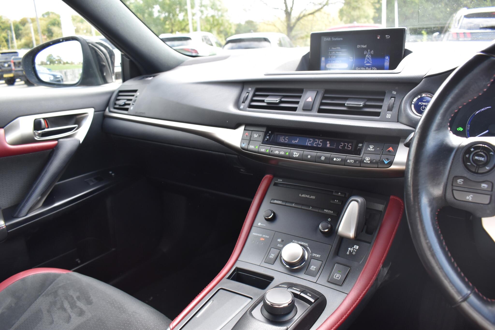 CT - 1.8 200h E-CVT Euro 6 (s/s) 5dr - Image 18