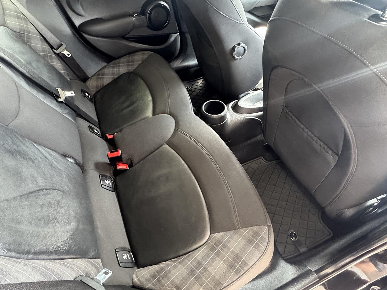 Mini Cooper view 14