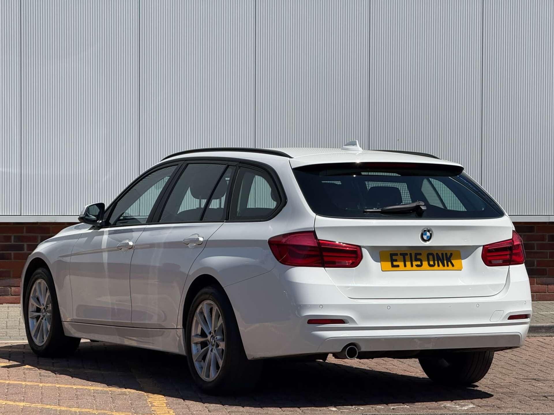 BMW 3 Series view 4