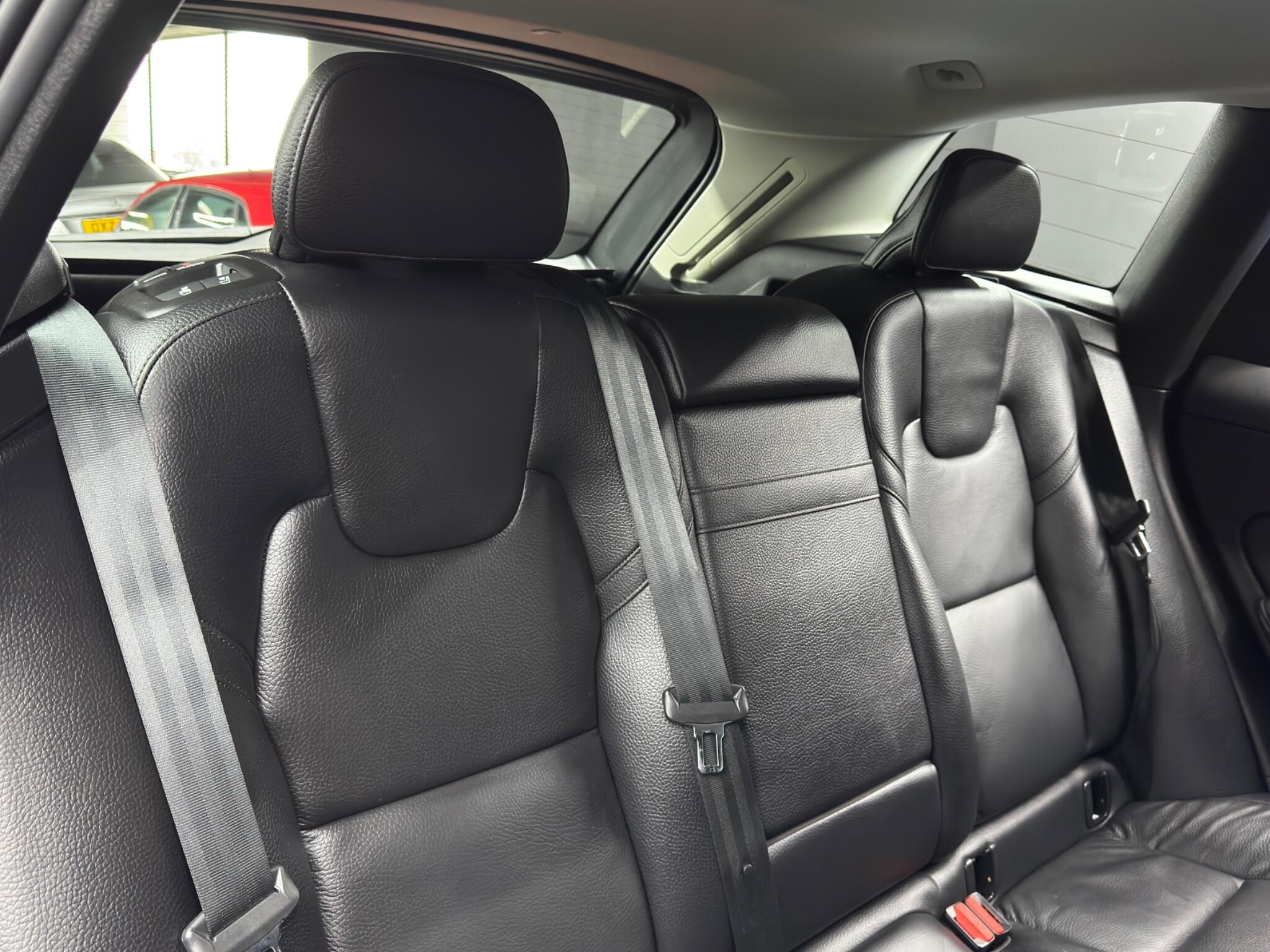Volvo XC60 view 15