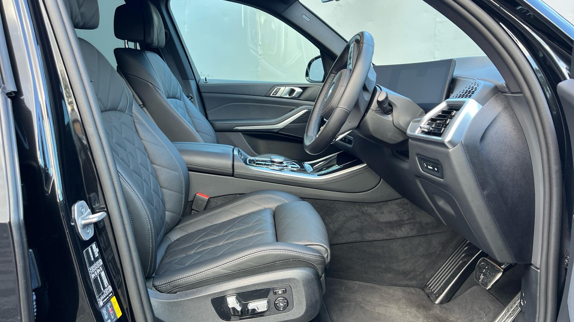 BMW X5 view 11