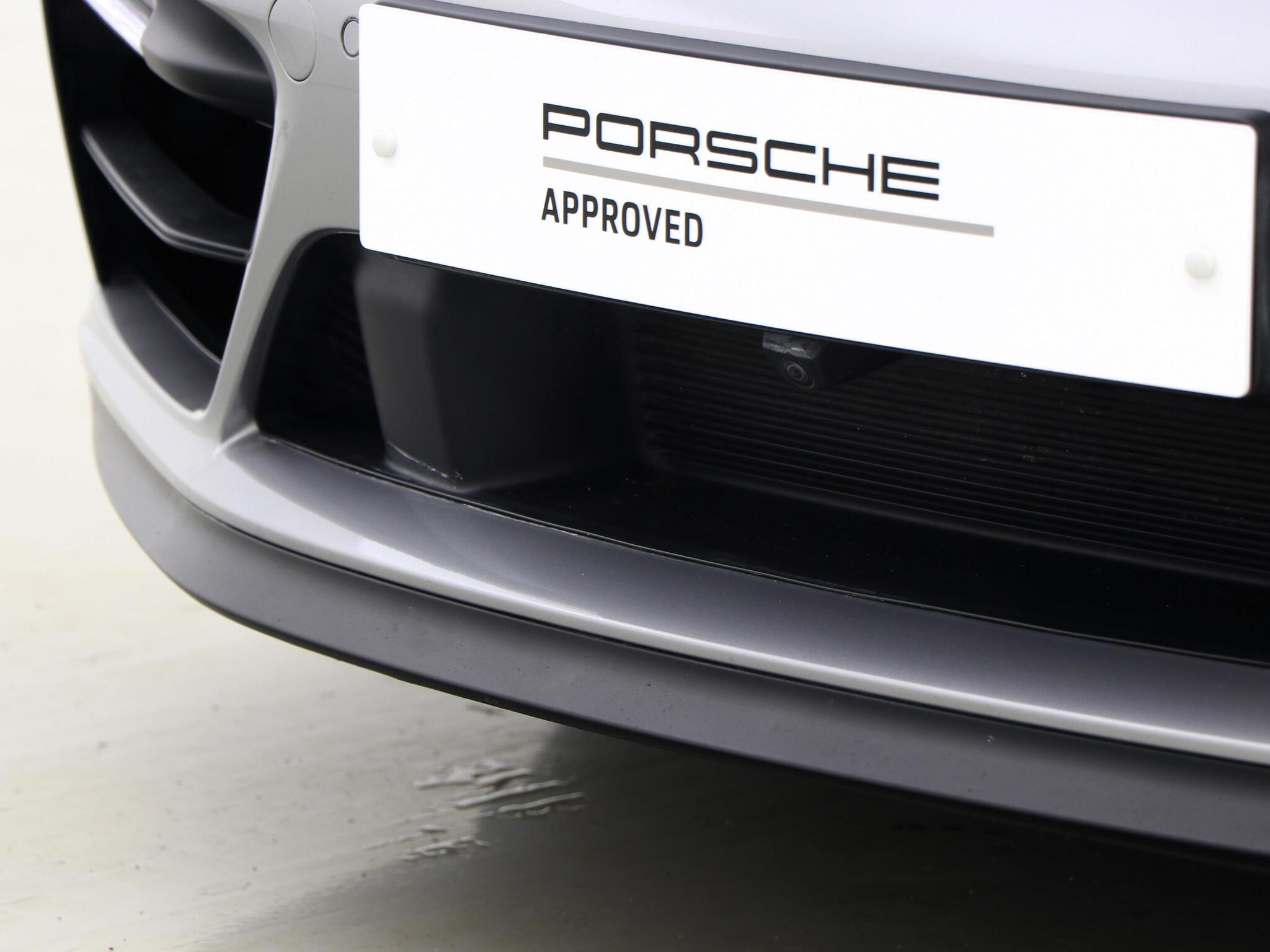 Porsche 911 view 16