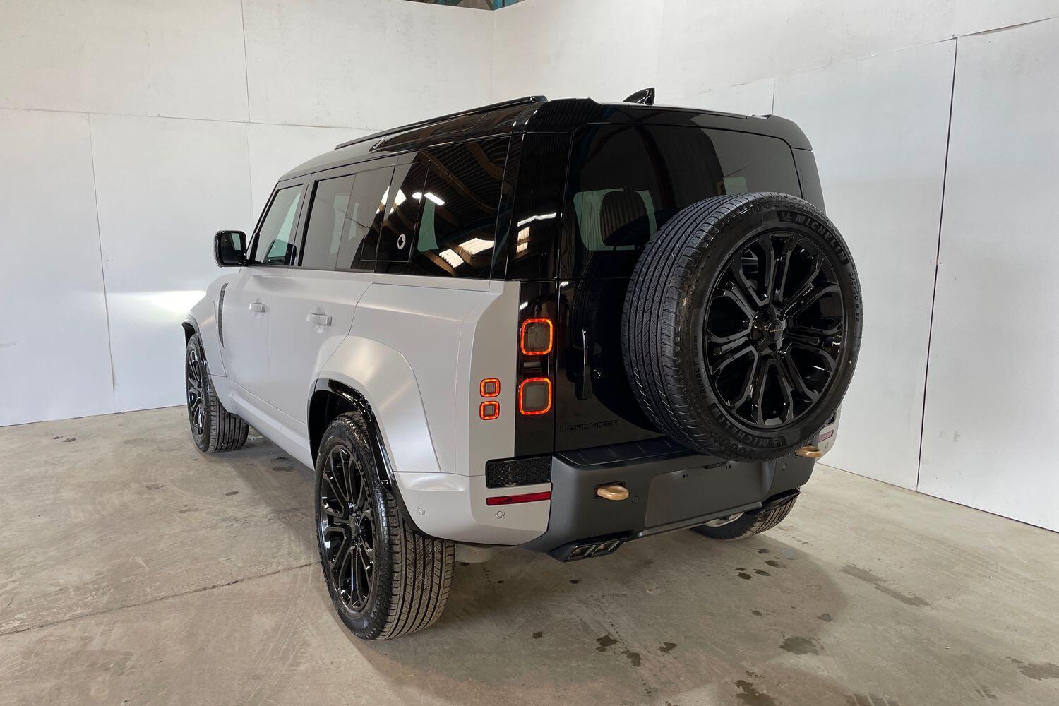 Land Rover Defender view 45