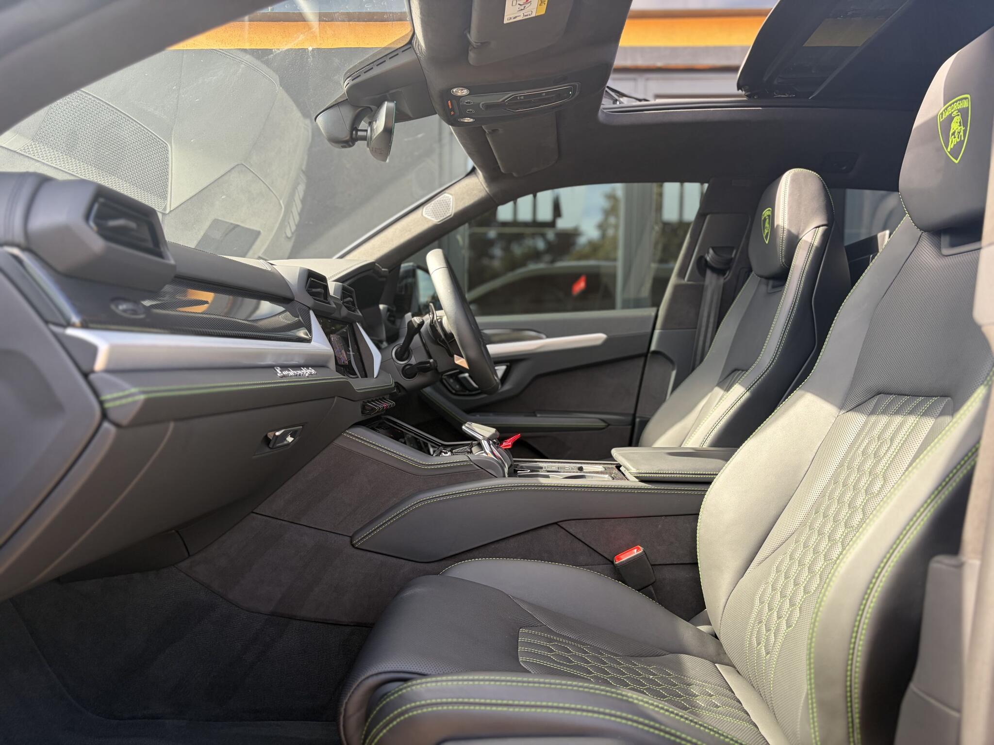 Lamborghini Urus view 27