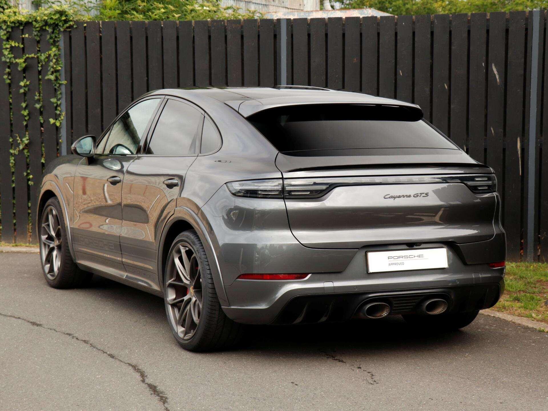 Porsche Cayenne view 38