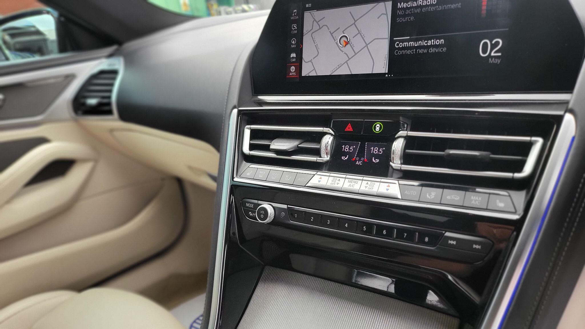 BMW 8 Series view 27