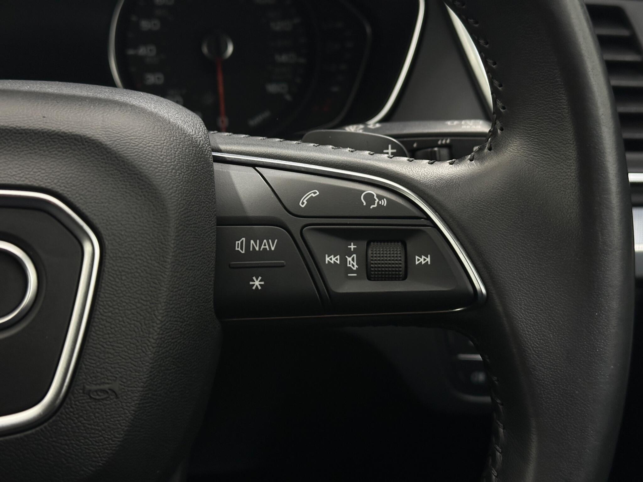 Audi Q5 view 16