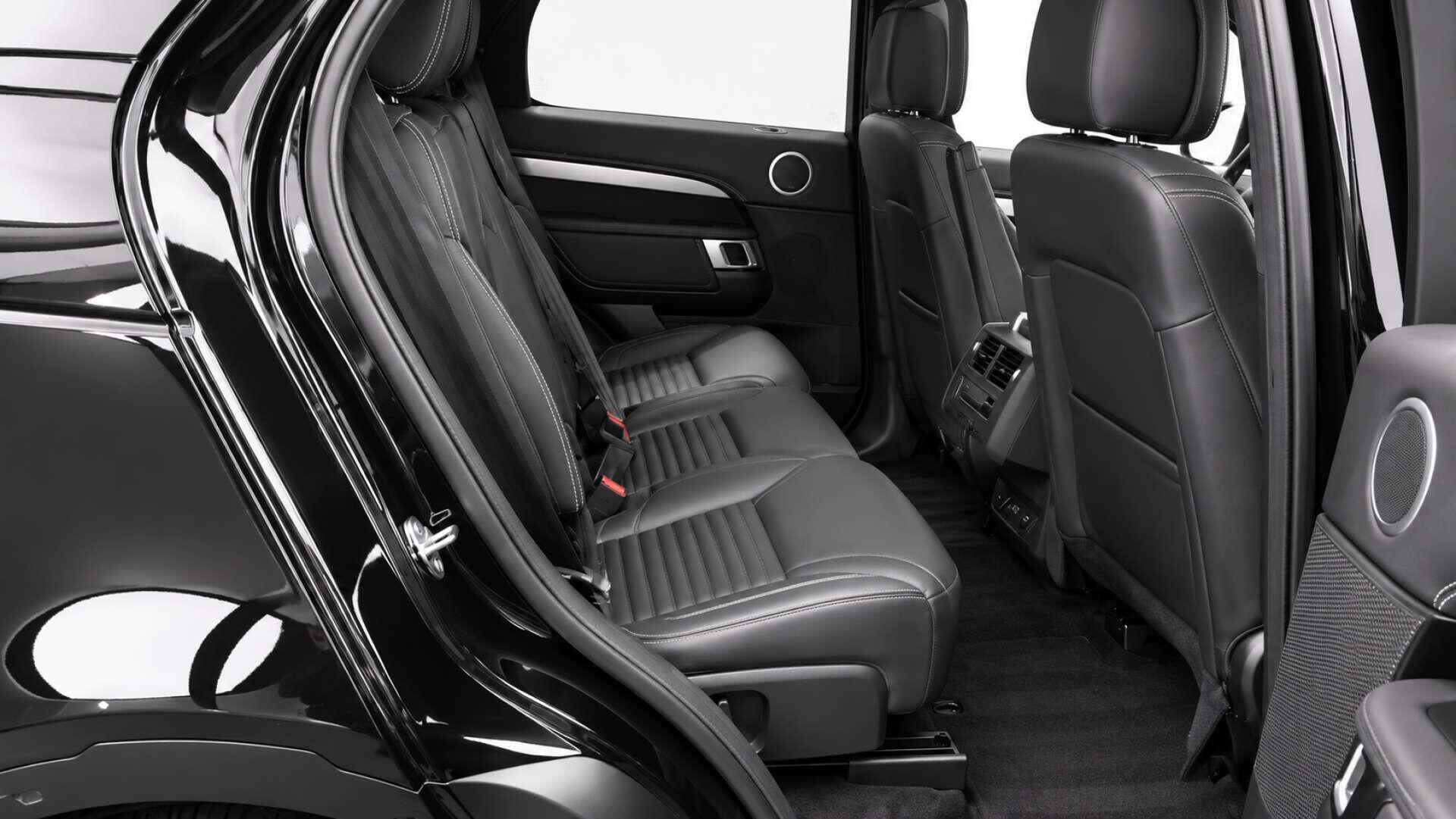 Land Rover Discovery view 4