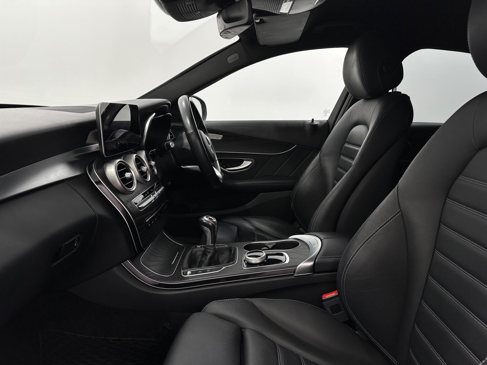 Mercedes-Benz C-Class view 35