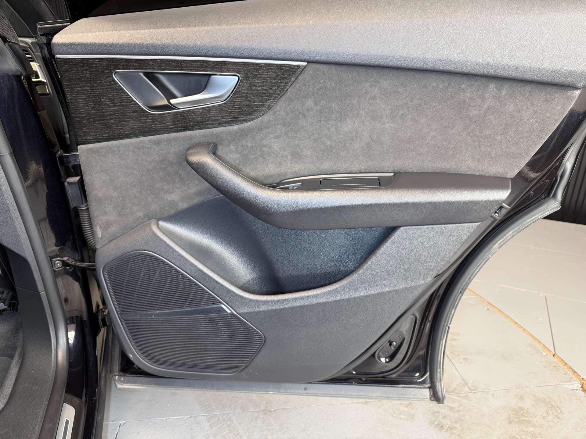 Audi Q8 view 19