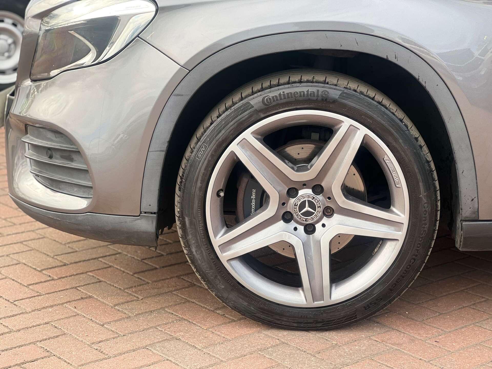 Mercedes-Benz GLA view 15