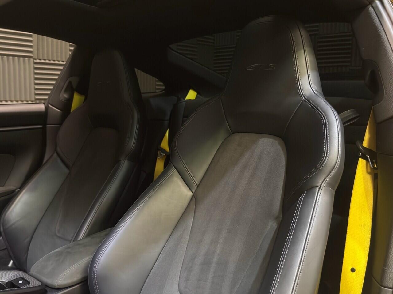 Porsche 911 view 30