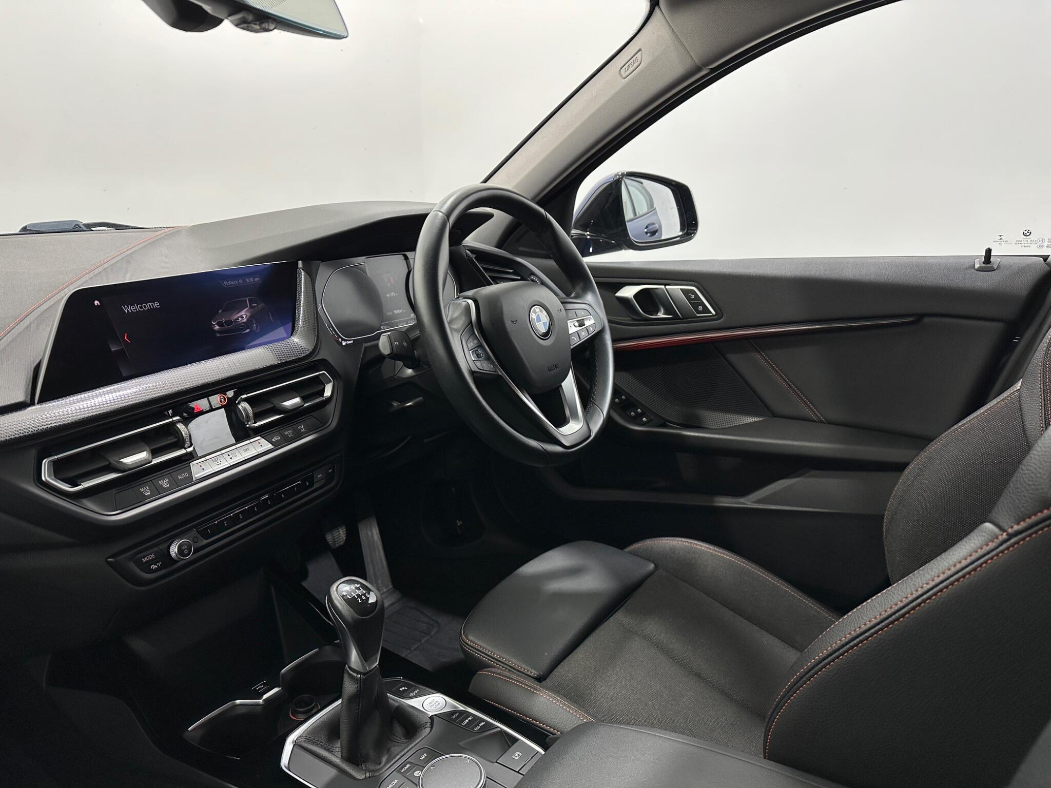 BMW 1 Series view 32