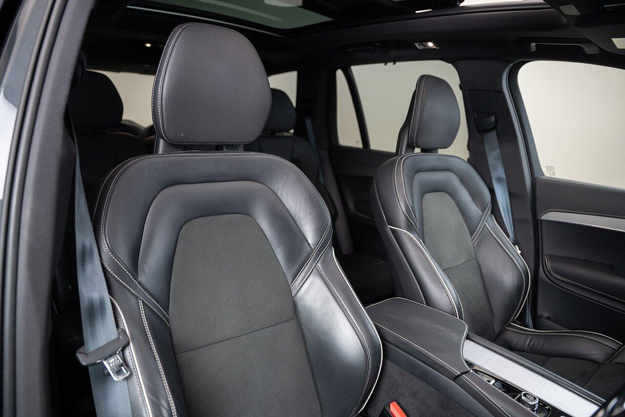 Volvo XC90 view 2