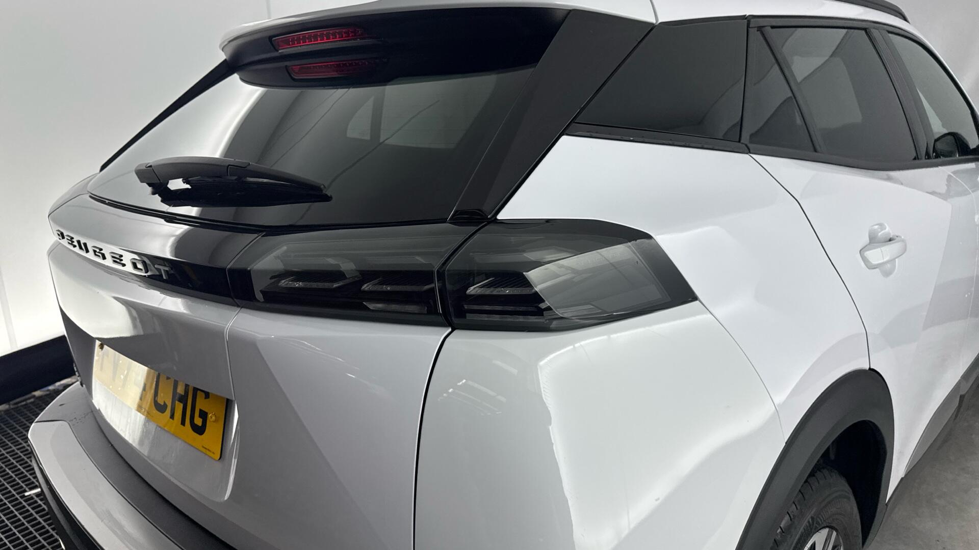 Peugeot 2008 view 17