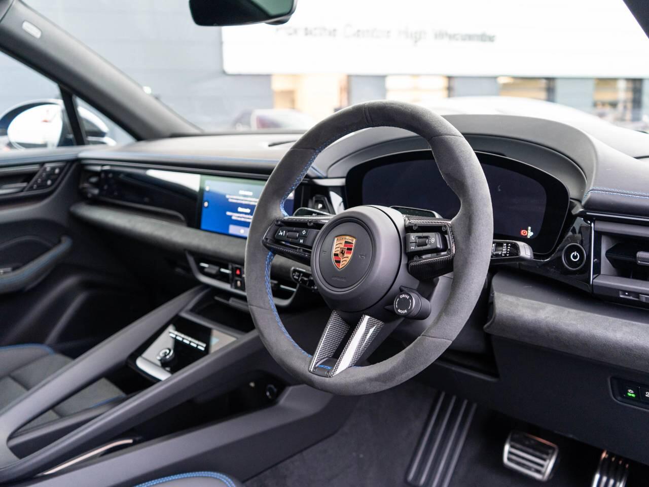 Porsche Macan view 4
