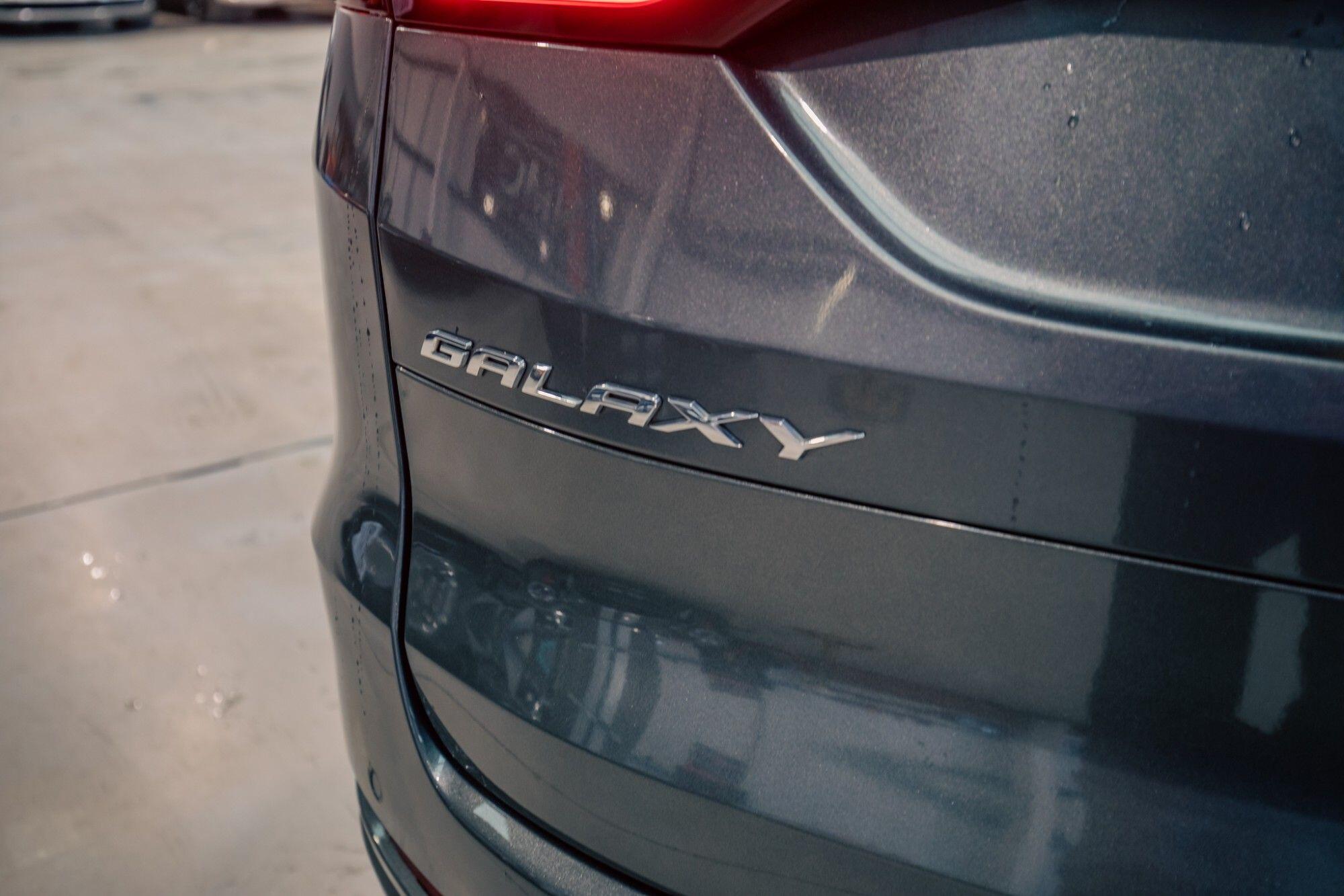 Ford Galaxy view 6