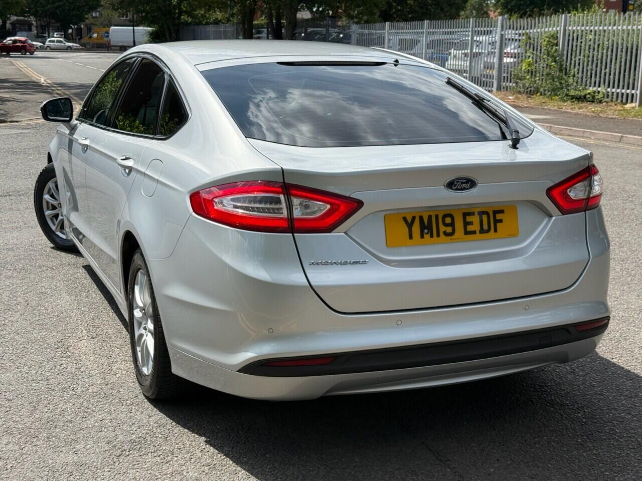 Ford Mondeo view 5