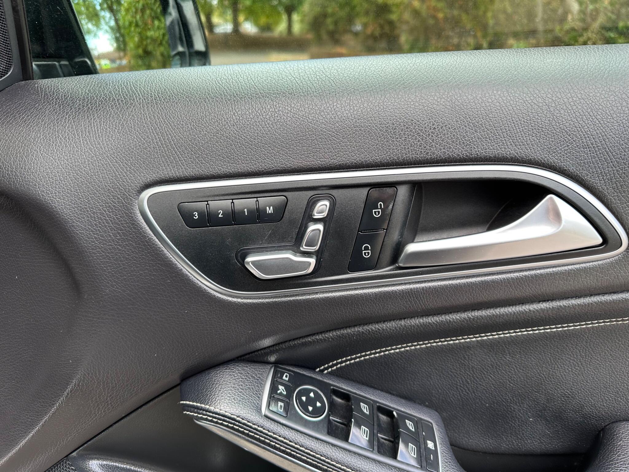 Mercedes-Benz Gla view 19