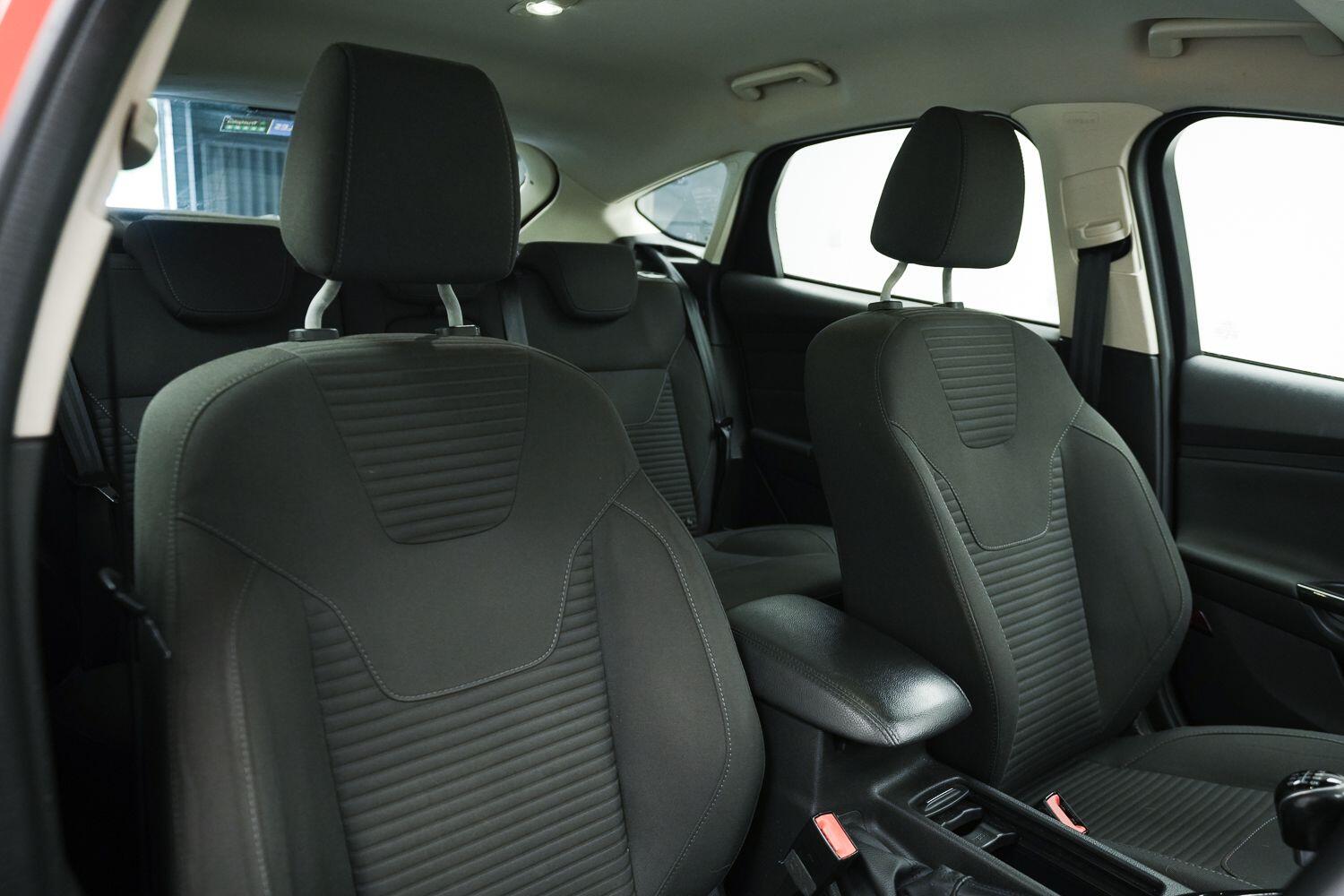 Ford Focus view 11
