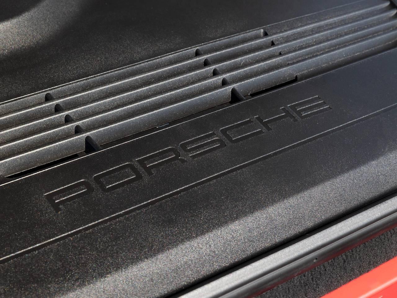 Porsche Cayman view 84