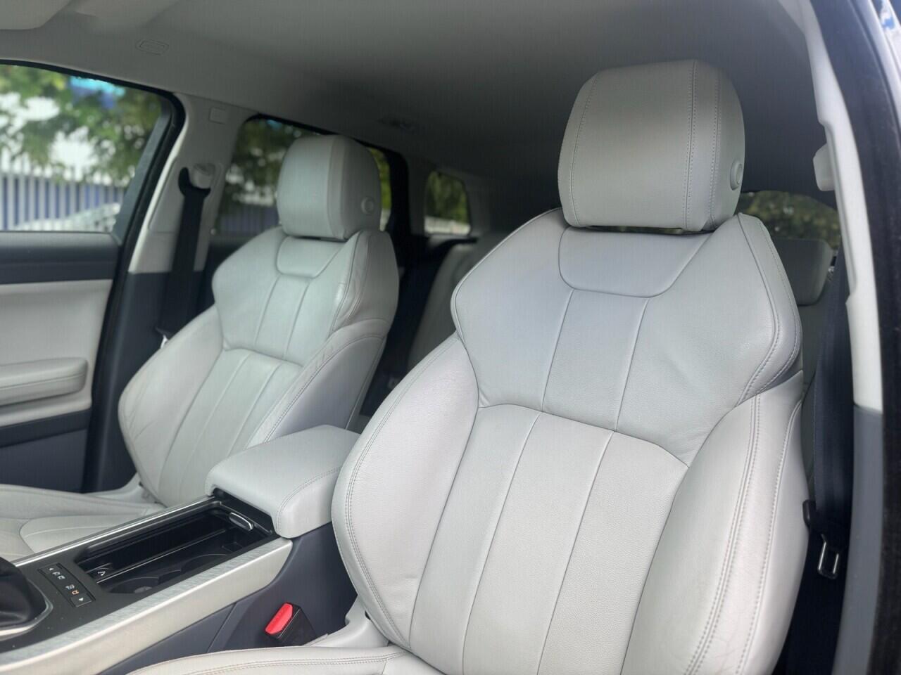 Land Rover Range Rover Evoque view 14