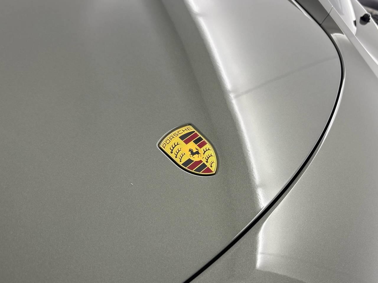 Porsche Cayman view 11