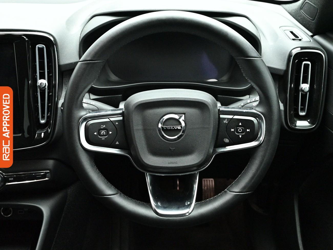 Volvo XC40 view 10