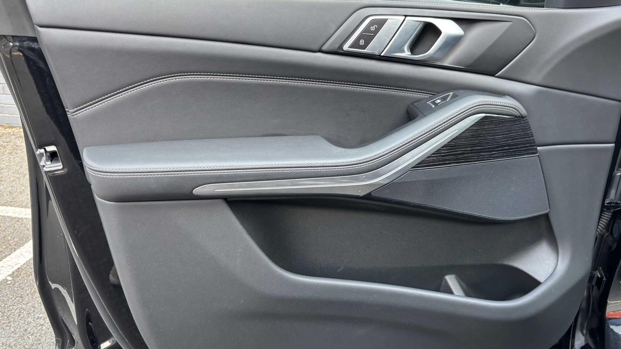 BMW X5 view 25