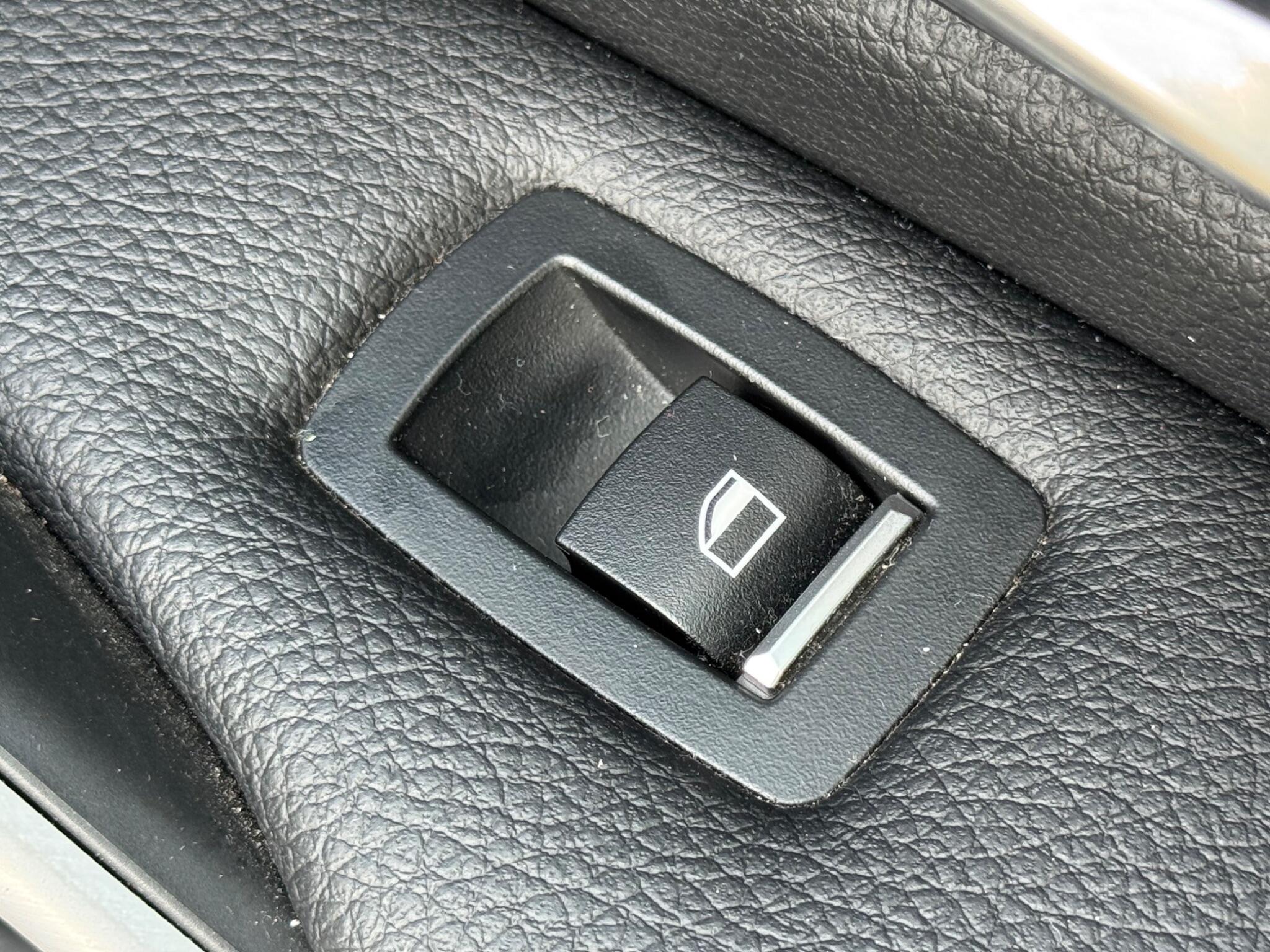 BMW 3 Series view 28