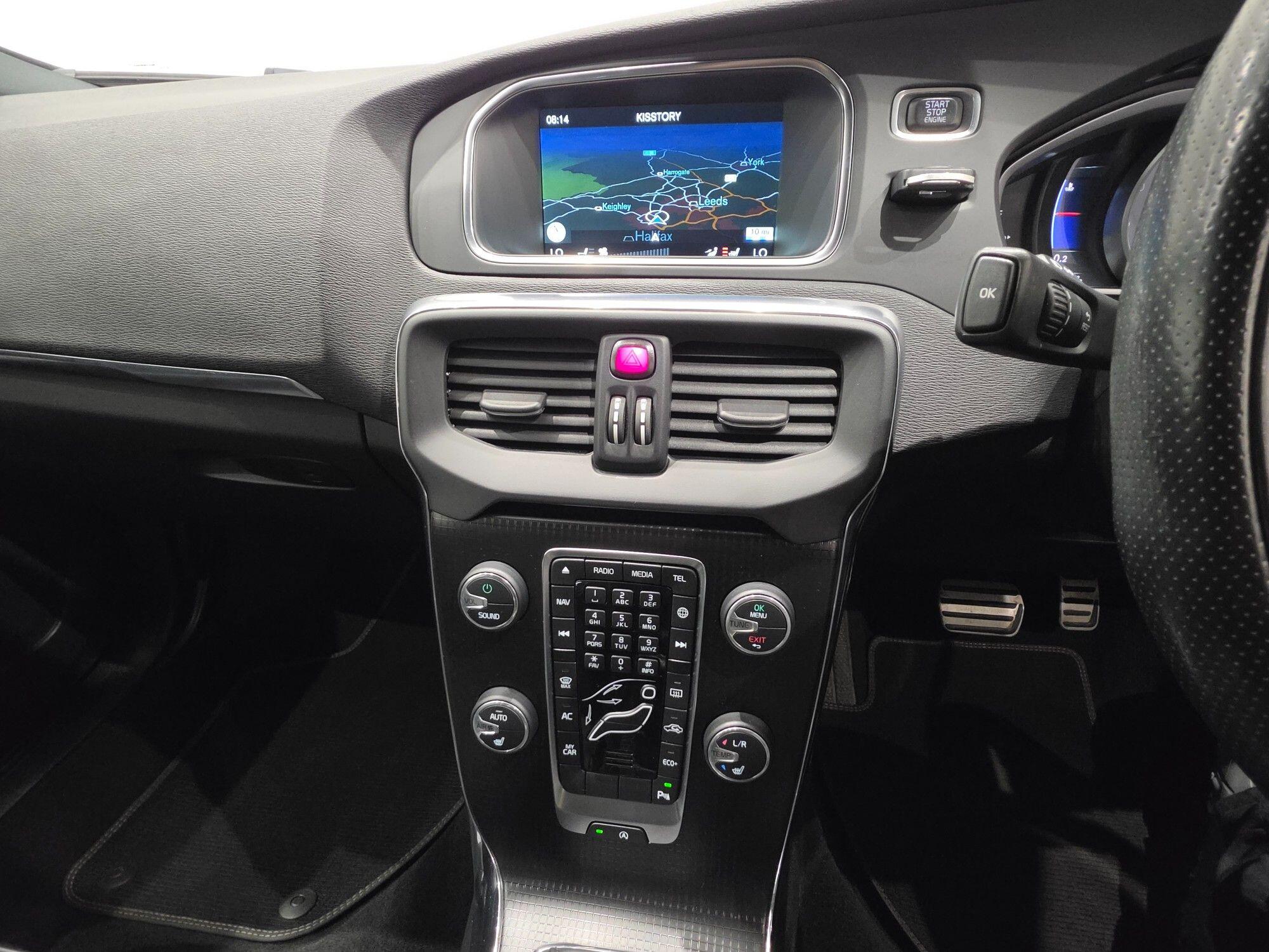 Volvo V40 view 22