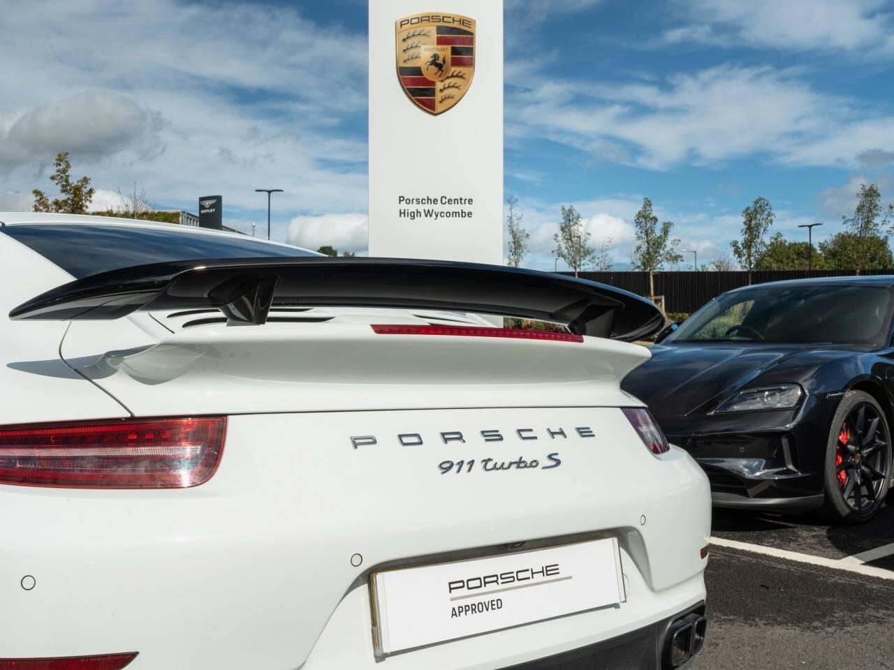 Porsche 911 view 48