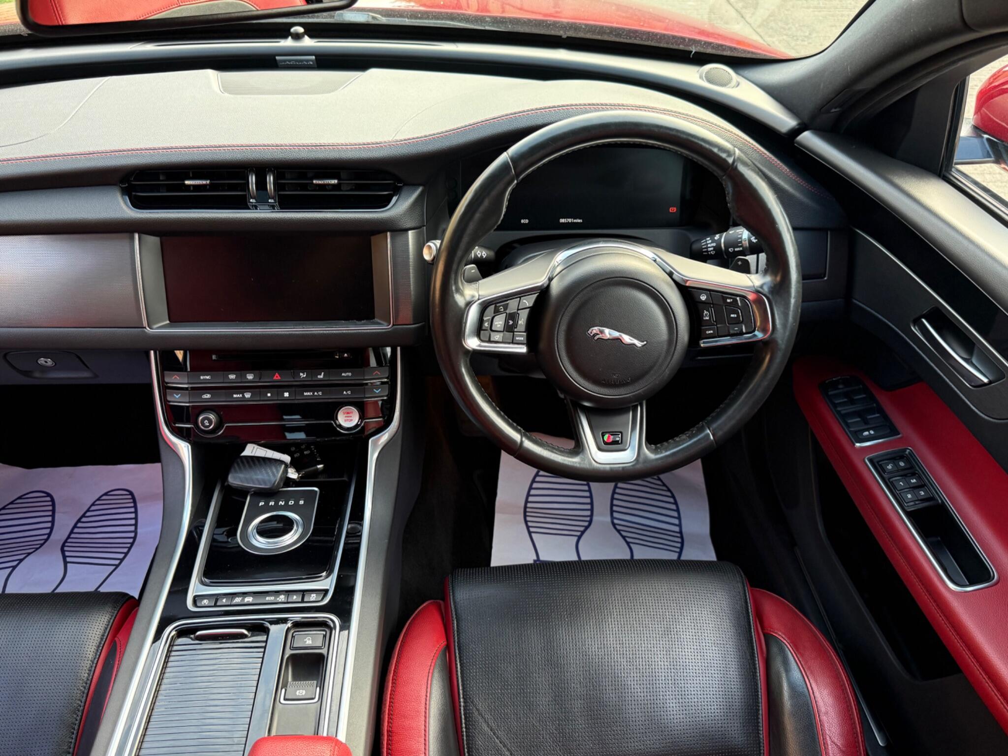 Jaguar XF view 27