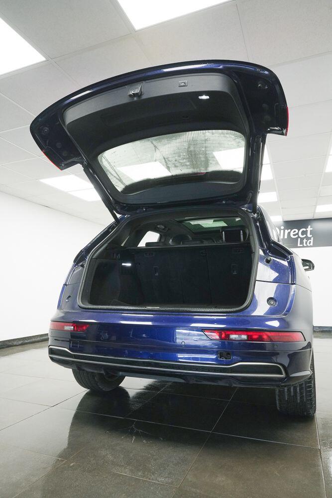 Audi Q5 view 8