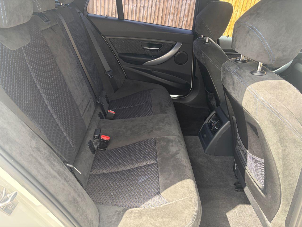 BMW 3 Series view 25