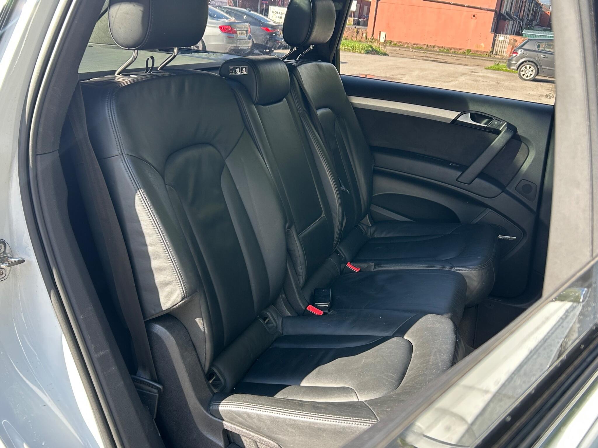 Audi Q7 view 31