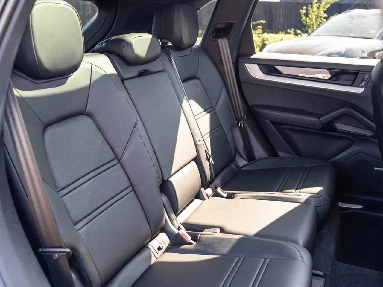 Porsche Cayenne view 37