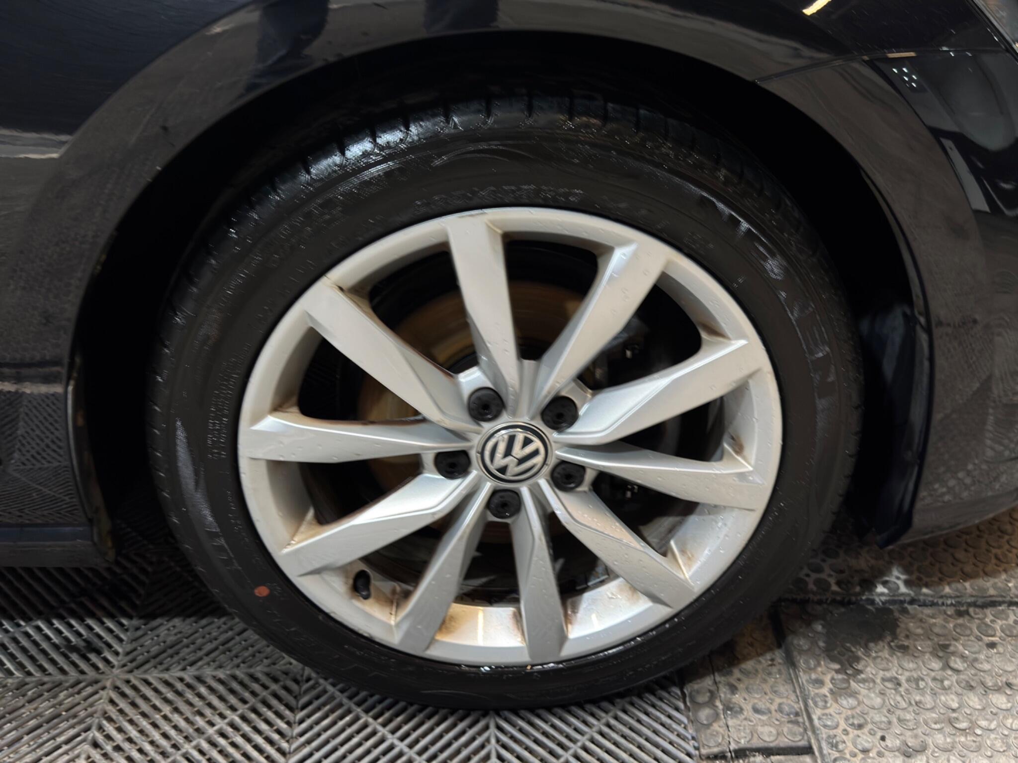 Volkswagen Golf view 57