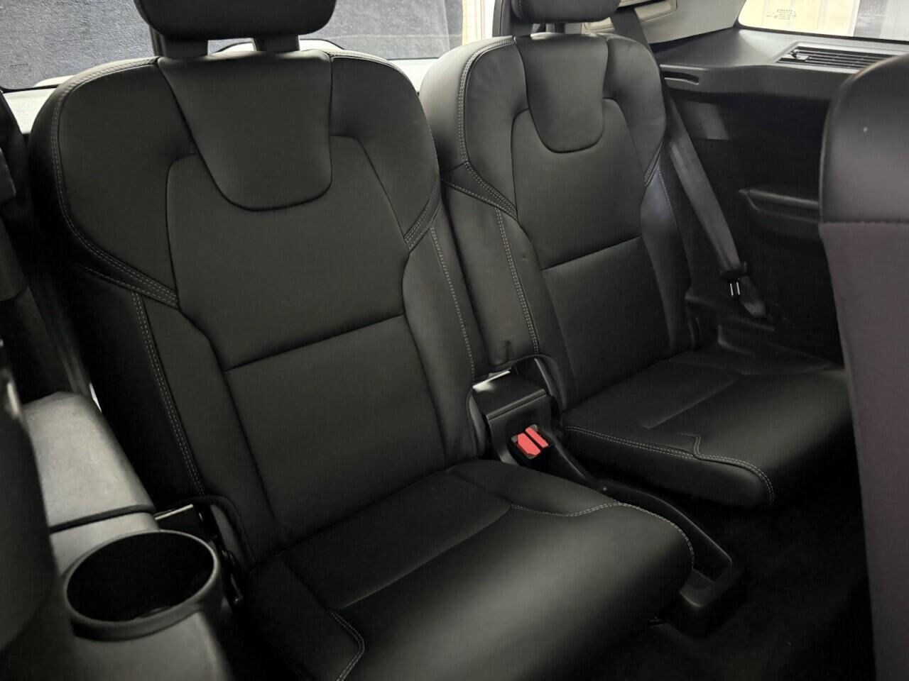 Volvo XC90 view 31
