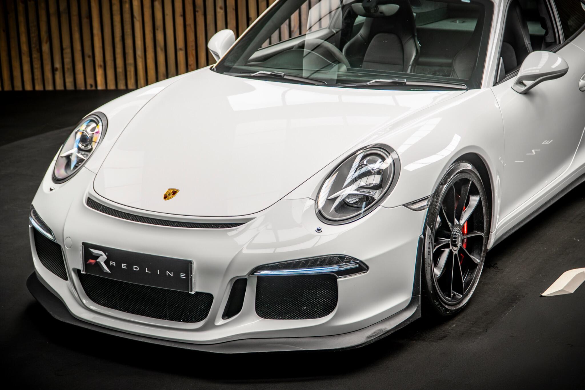 Porsche 911 view 16
